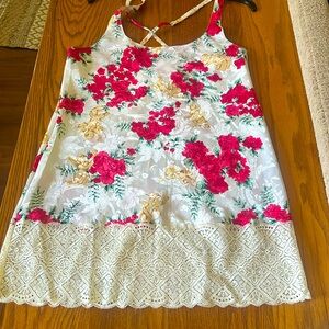 VINTAGE VICTORIA SECRET SLIP SIZE SMALL.  ADORABLE.  WORN ONE TIME. EUC